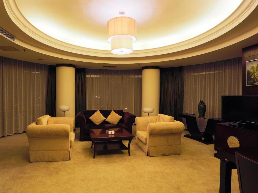 פושאן Hua Xia Pearl Hotel מראה חיצוני תמונה